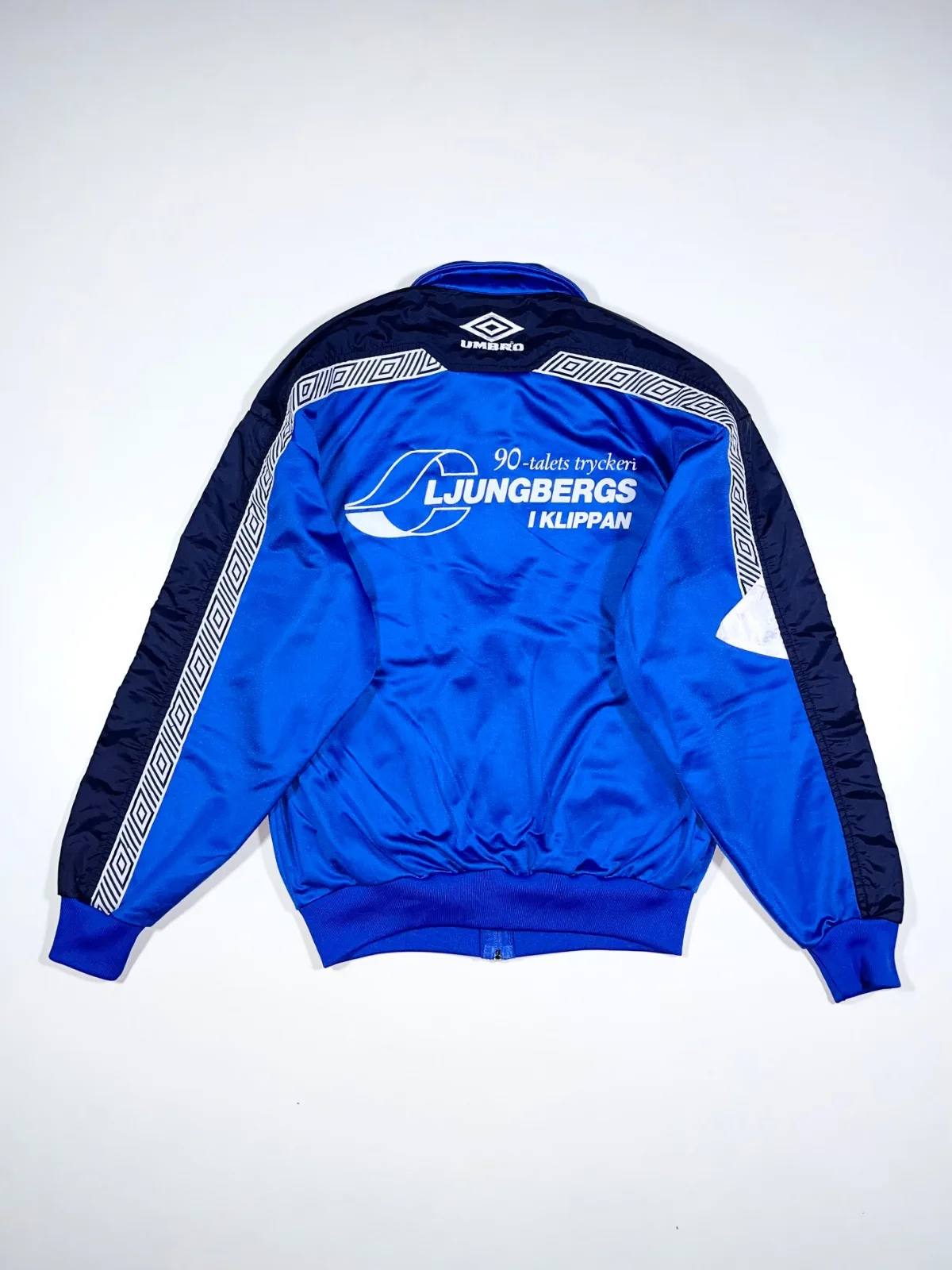 Umbro’s Y2K Oversized Jacket — photo 4