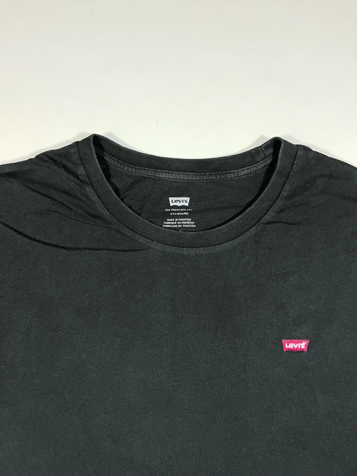 Vintage Levi’s Y2K T-shirt — photo 2