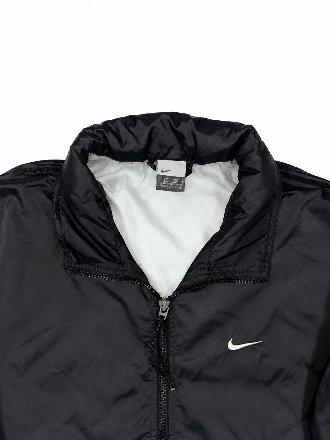 Nike’s Shell Jacket With Hidden Collar Cap — photo 3