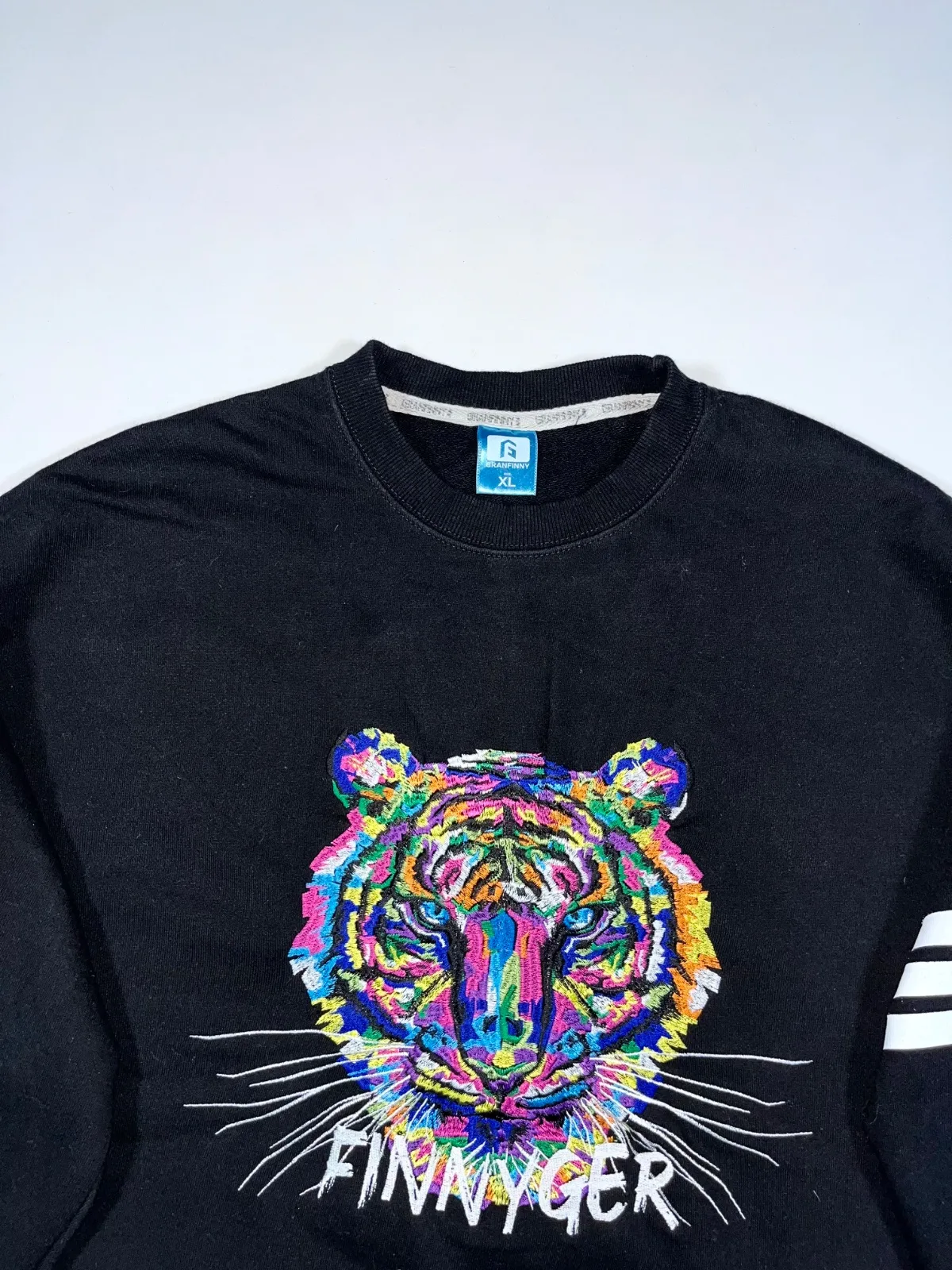 Grainfyny Tiger Embroidered Crewneck Sweatshirt — photo 2